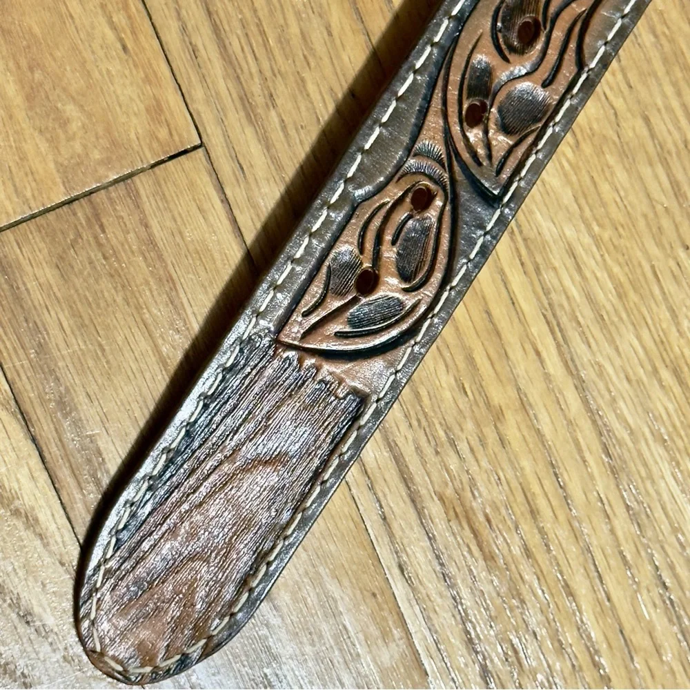 Wilson Brown Leather Belt with‎ Silver Lacing Engraved BEV Size 32 Excellent